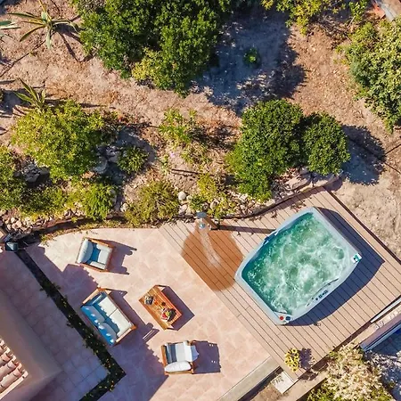 - Ocean Front Nella With Seaview And Private Whirlpool Apartment